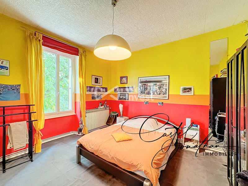 Maison - 460 m² - 8 pièces