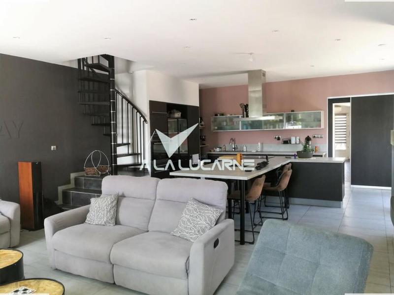 Maison - 157 m² - 7 pièces