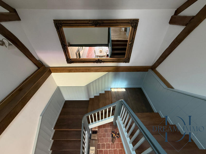 Maison - 334 m² - 6 pièces