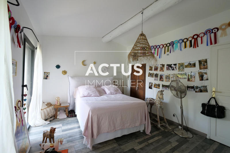 Maison - 233 m² - 8 pièces