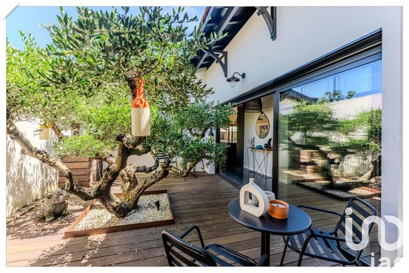 Maison - 250 m² - 7 pièces