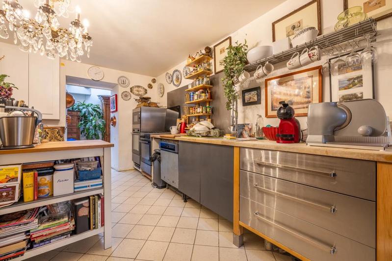 Maison - 212 m² - 9 pièces