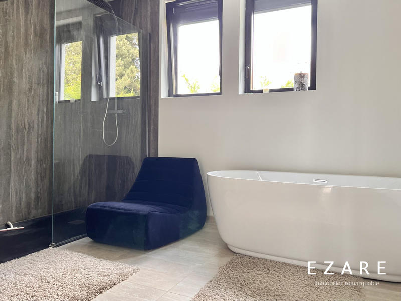 Maison - 361 m² - 12 pièces