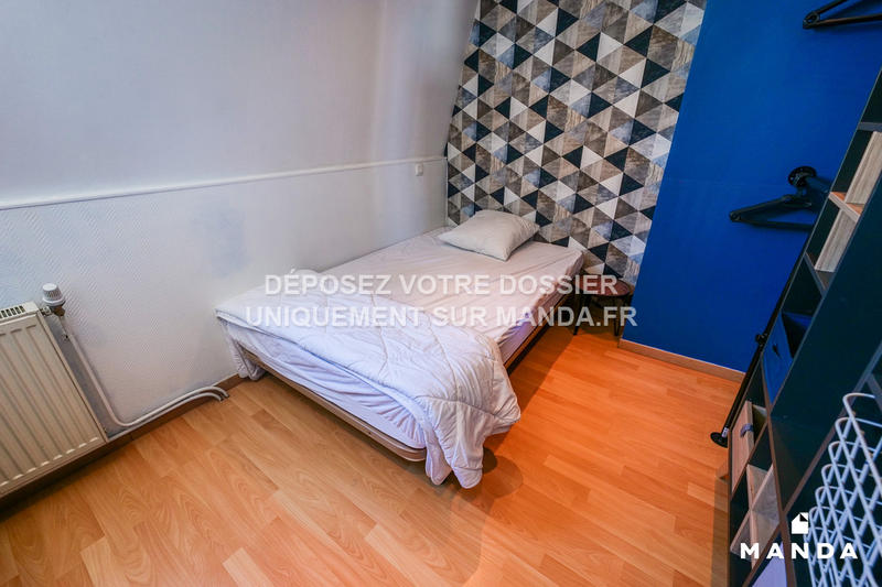 Chambre - 12 m² - 7 pièces
