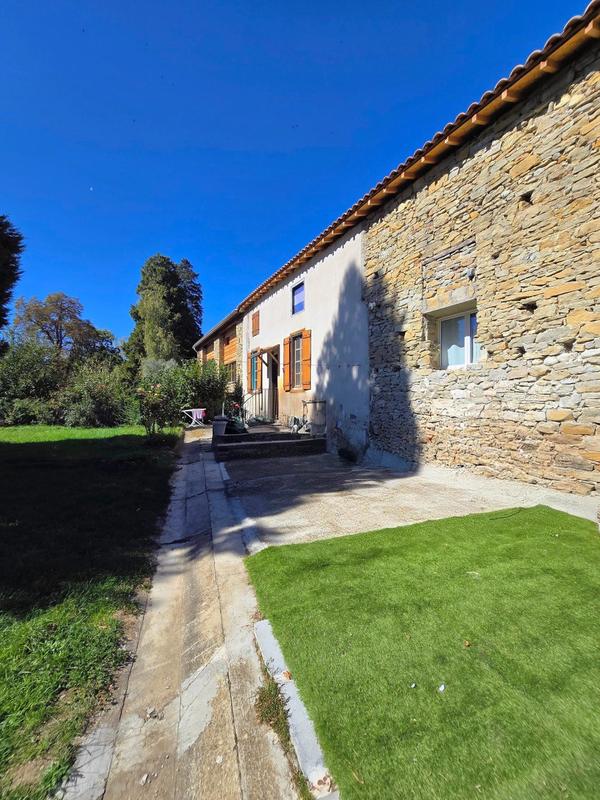 Maison - 322 m² - 9 pièces