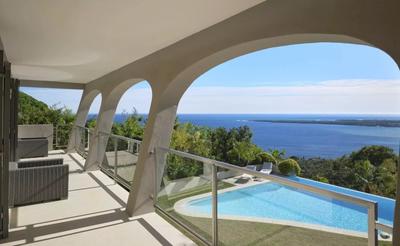 Villa - 300 m² - 10 pièces