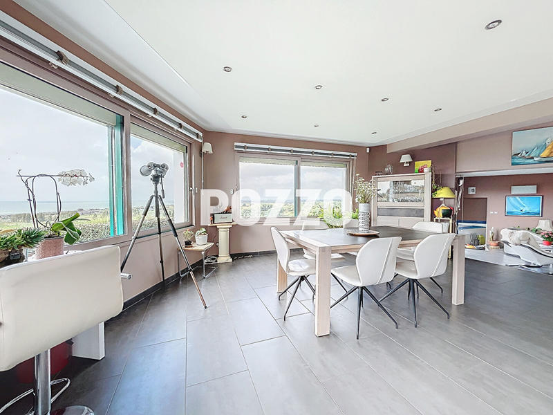 Maison - 292 m² - 10 pièces