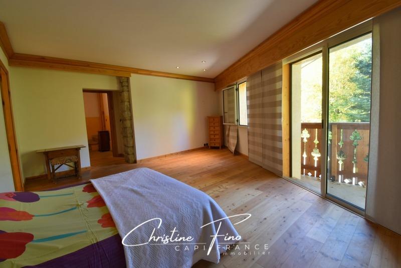 Maison - 251 m² - 10 pièces