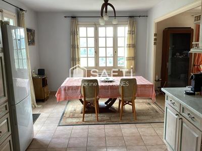 Maison - 210 m² - 8 pièces