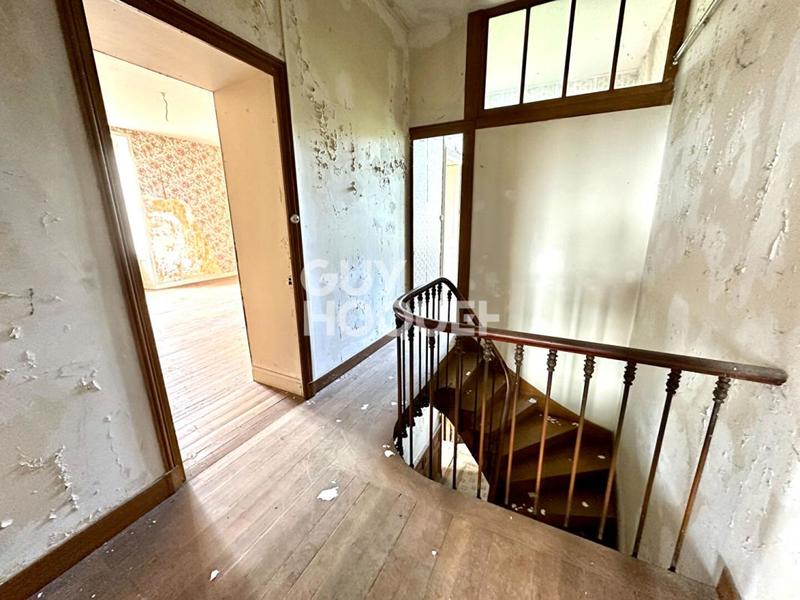 Maison - 216 m² - 8 pièces