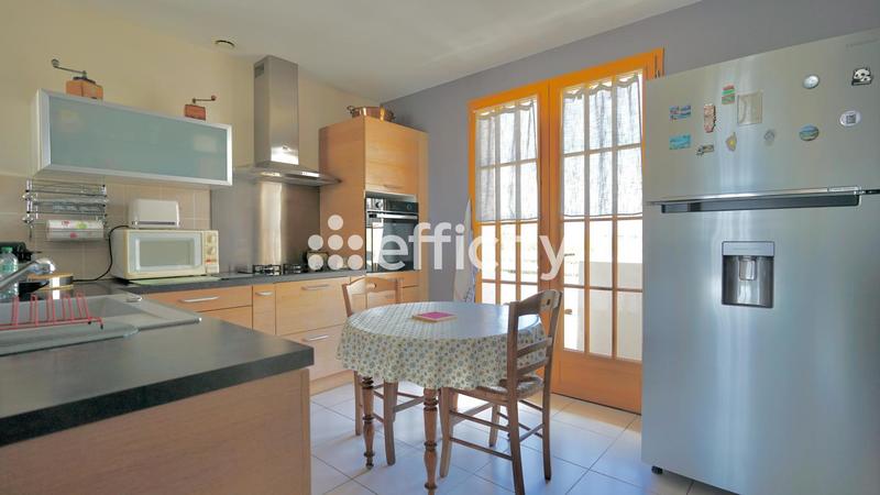 Maison - 181 m² - 7 pièces