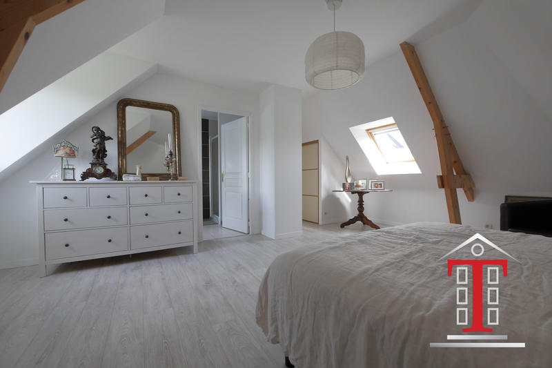 Maison - 202 m² - 8 pièces