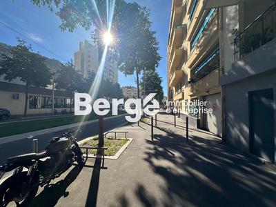 Local commercial - 107 m²