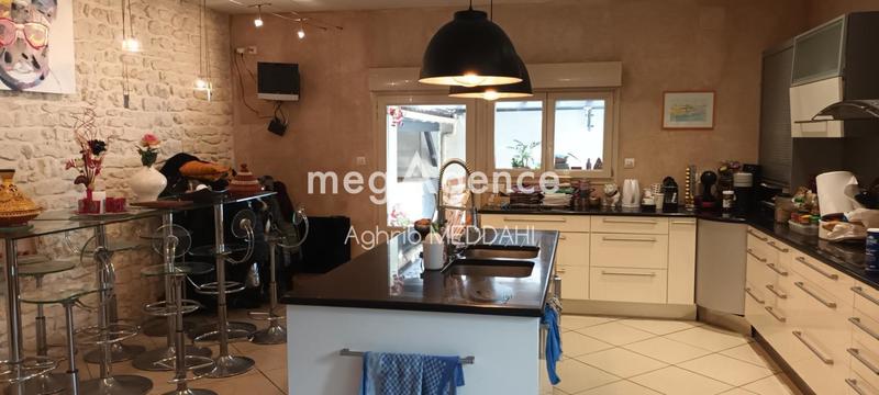 Maison - 201 m² - 8 pièces