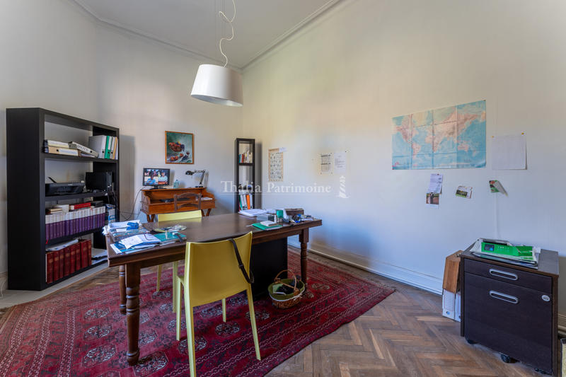 Propriété - 250 m² - 8 pièces