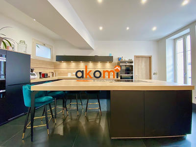 Maison - 290 m² - 11 pièces