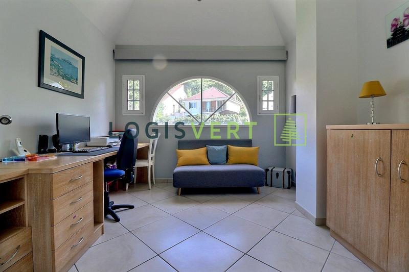 Maison - 352 m² - 8 pièces