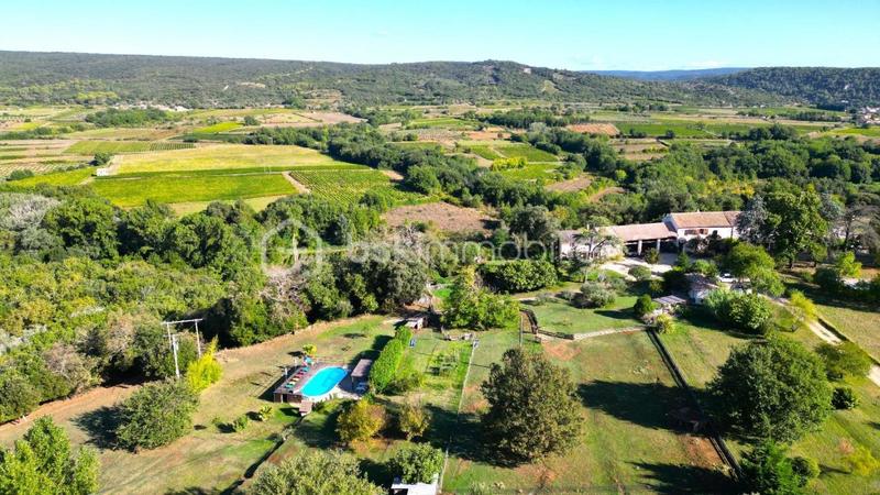 Mas - 260 m² - 12 pièces