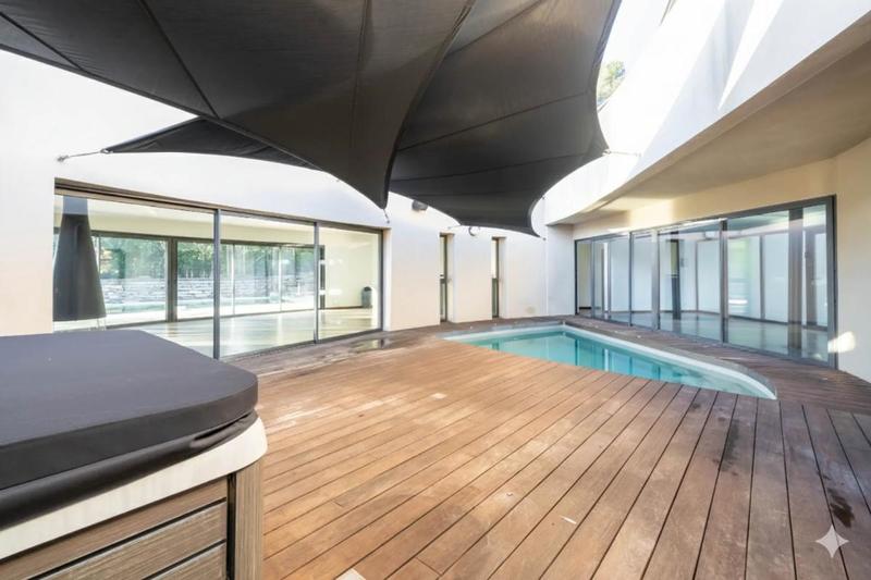 Maison d'architecte - 440 m² - 9 pièces