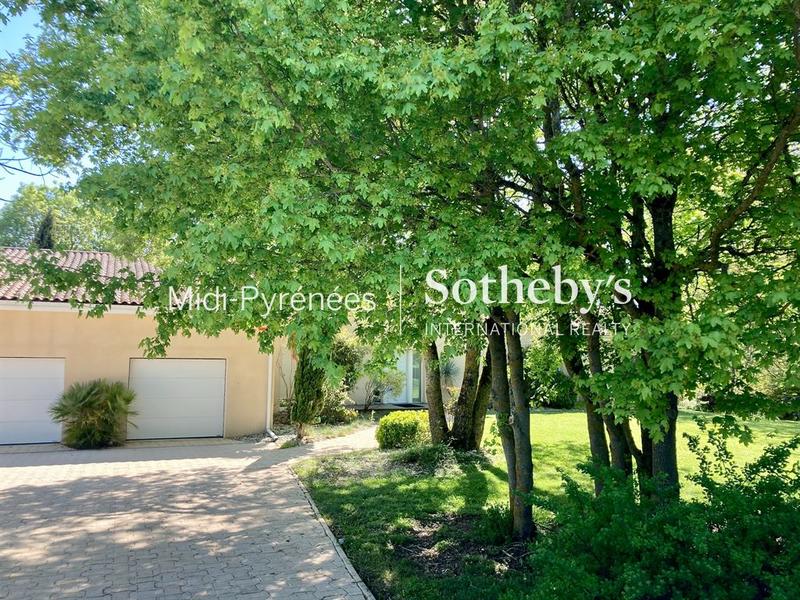 Maison - 230 m² - 6 pièces