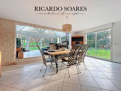 Maison - 180 m² - 7 pièces