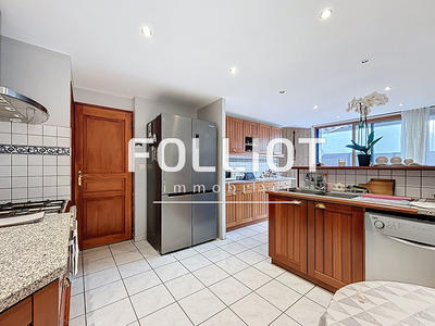 Maison - 180 m² - 8 pièces