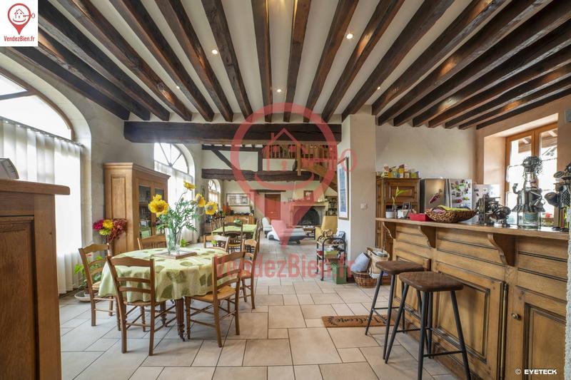 Maison - 240 m² - 9 pièces