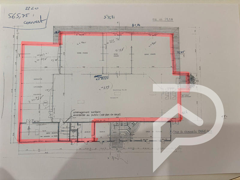 Local commercial - 2 100 m²