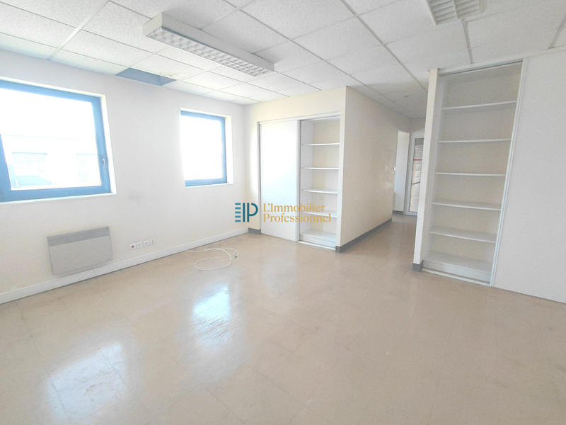 Local d'activités - 940 m²