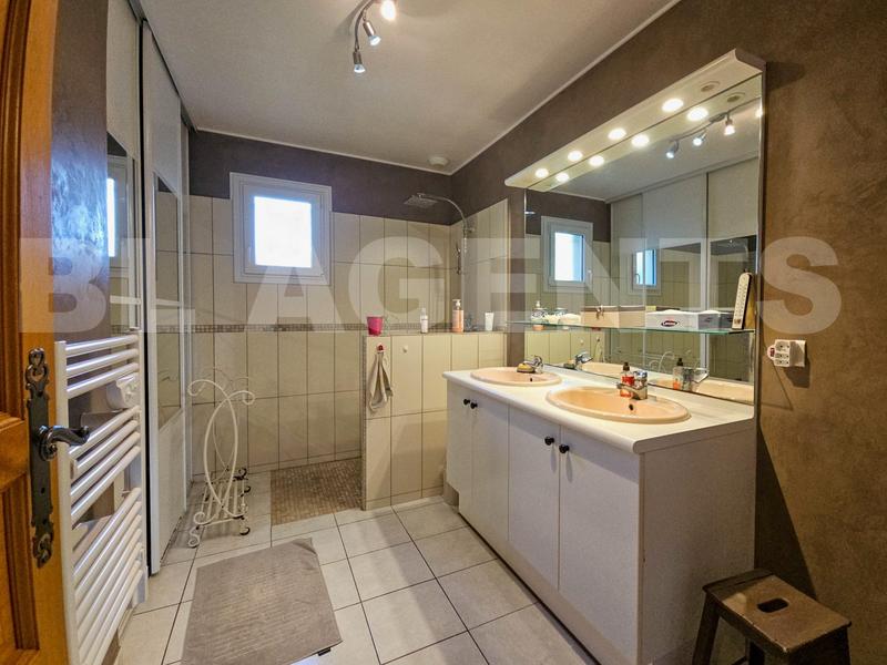 Pavillon - 151 m² - 6 pièces