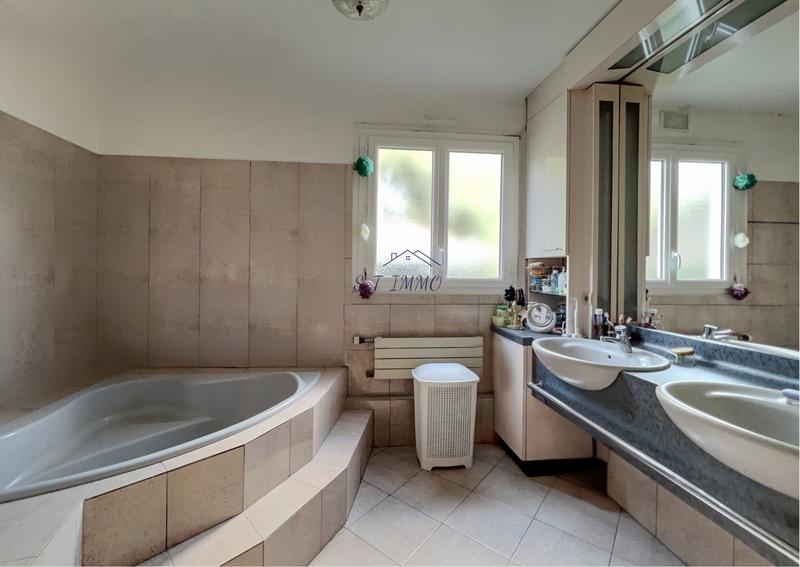 Maison - 172 m² - 9 pièces