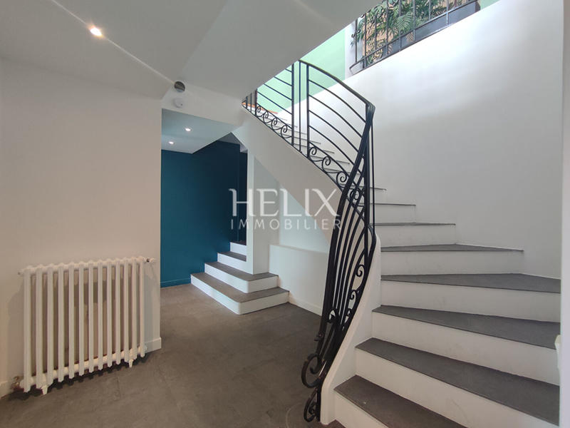 Maison - 600 m² - 17 pièces