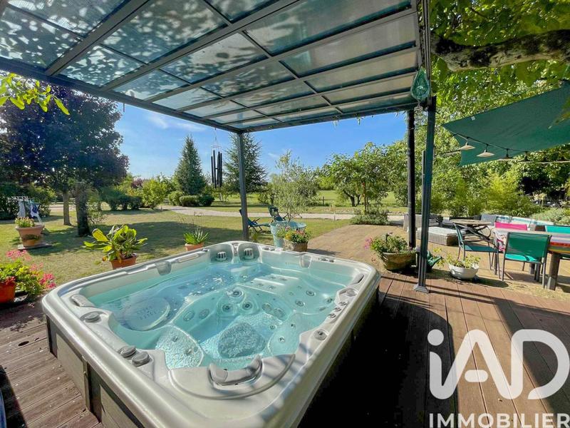 Maison - 280 m² - 8 pièces