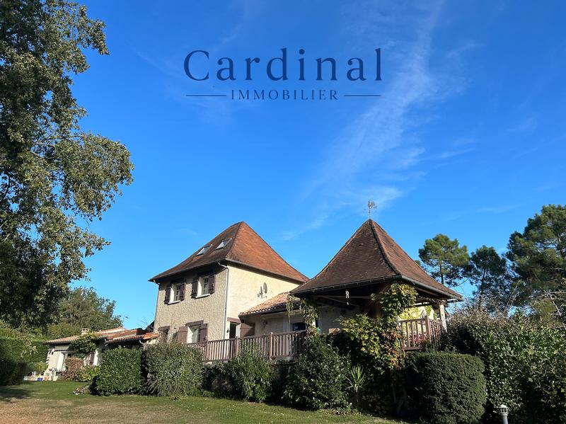 Maison - 220 m² - 13 pièces