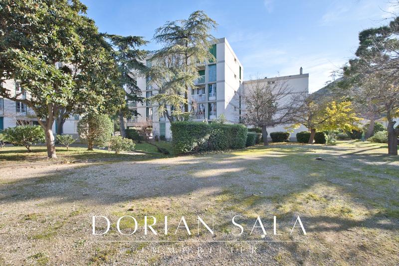 Appartement - 96 m² - 5 pièces