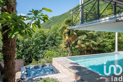 Maison - 222 m² - 7 pièces