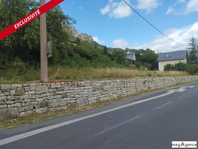 Terrain constructible - 1 250 m²