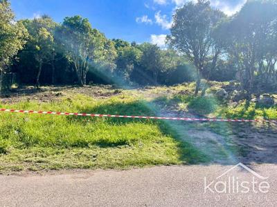 Terrain constructible - 2 400 m²