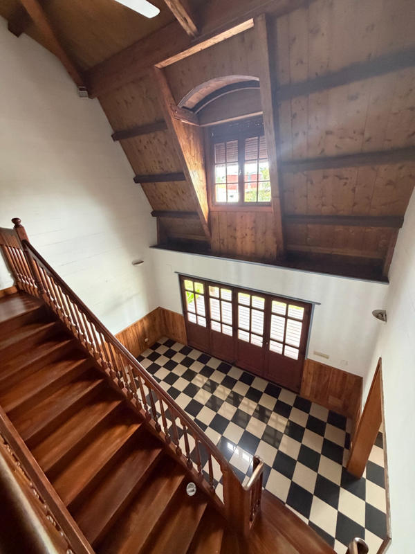 Maison - 200 m² - 6 pièces