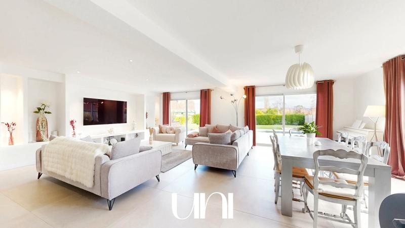 Maison - 325 m² - 7 pièces