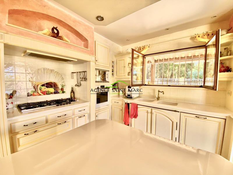 Maison - 300 m² - 4 pièces