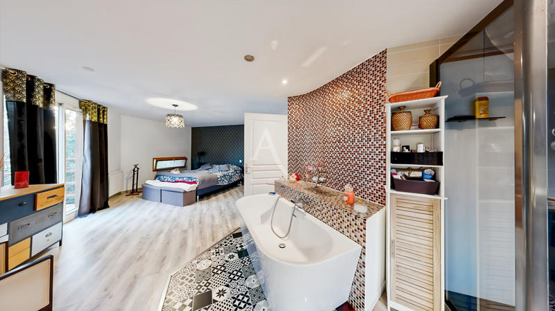 Maison - 293 m² - 12 pièces