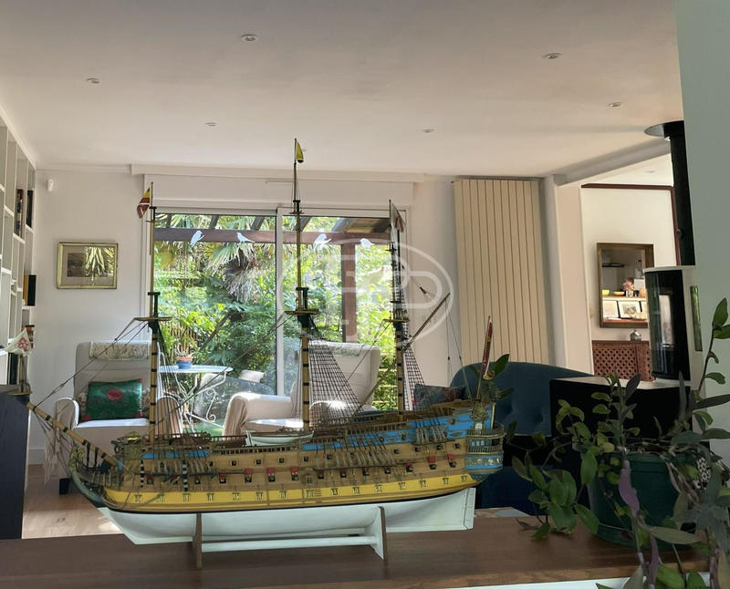 Maison - 179 m² - 8 pièces