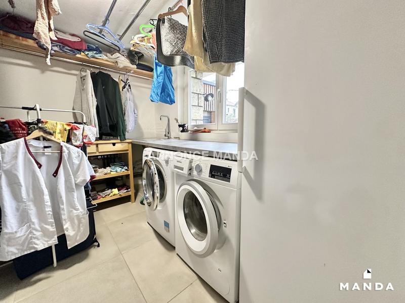 Chambre - 12 m² - 10 pièces