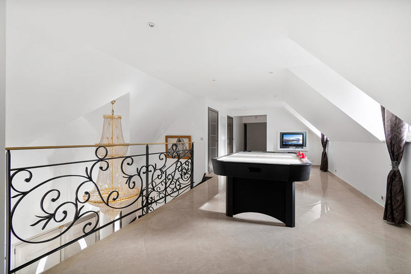 Villa - 471 m² - 14 pièces