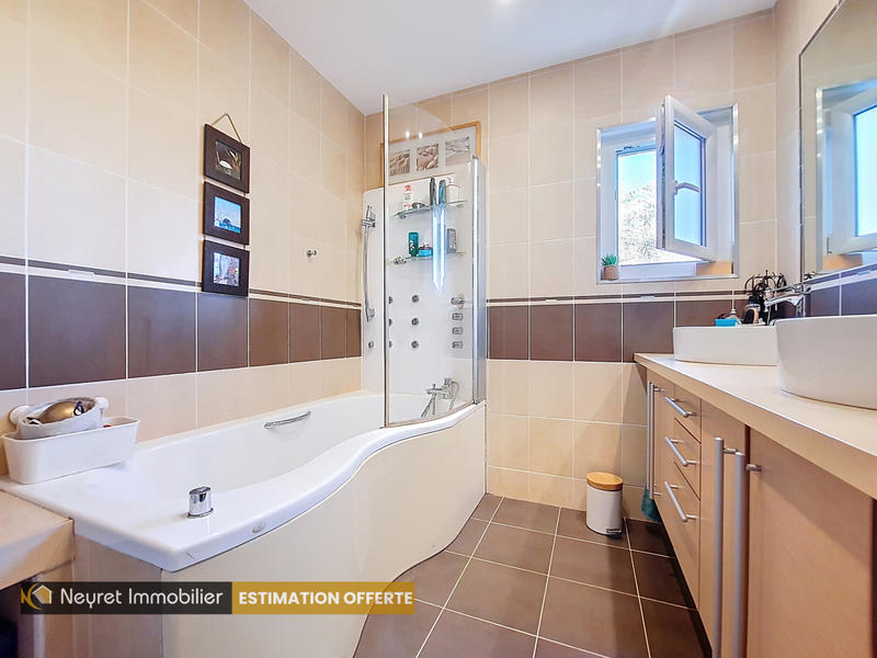 Maison - 137 m² - 7 pièces