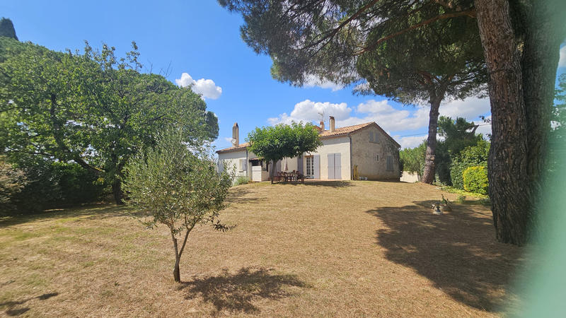 Maison - 220 m² - 9 pièces