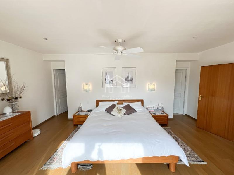 Villa - 196 m² - 9 pièces