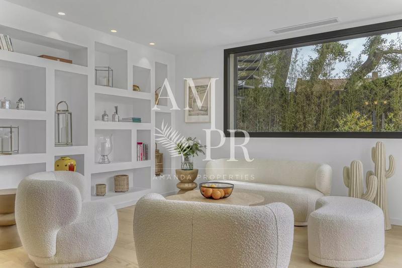 Villa - 247 m² - 6 pièces