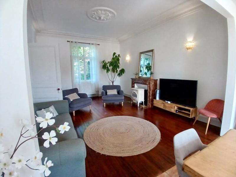 Maison - 253 m² - 10 pièces